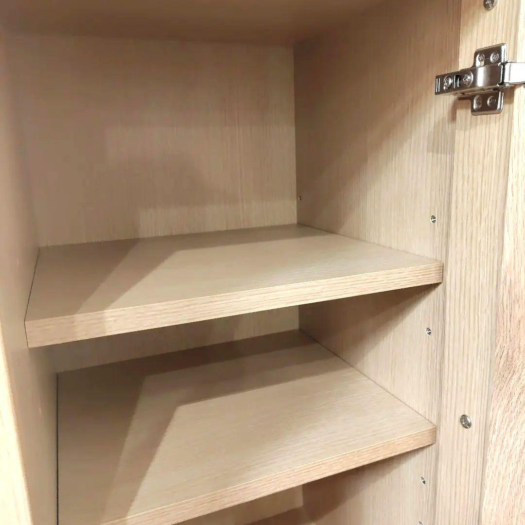 3種の天然木 ガラス扉キャビネット