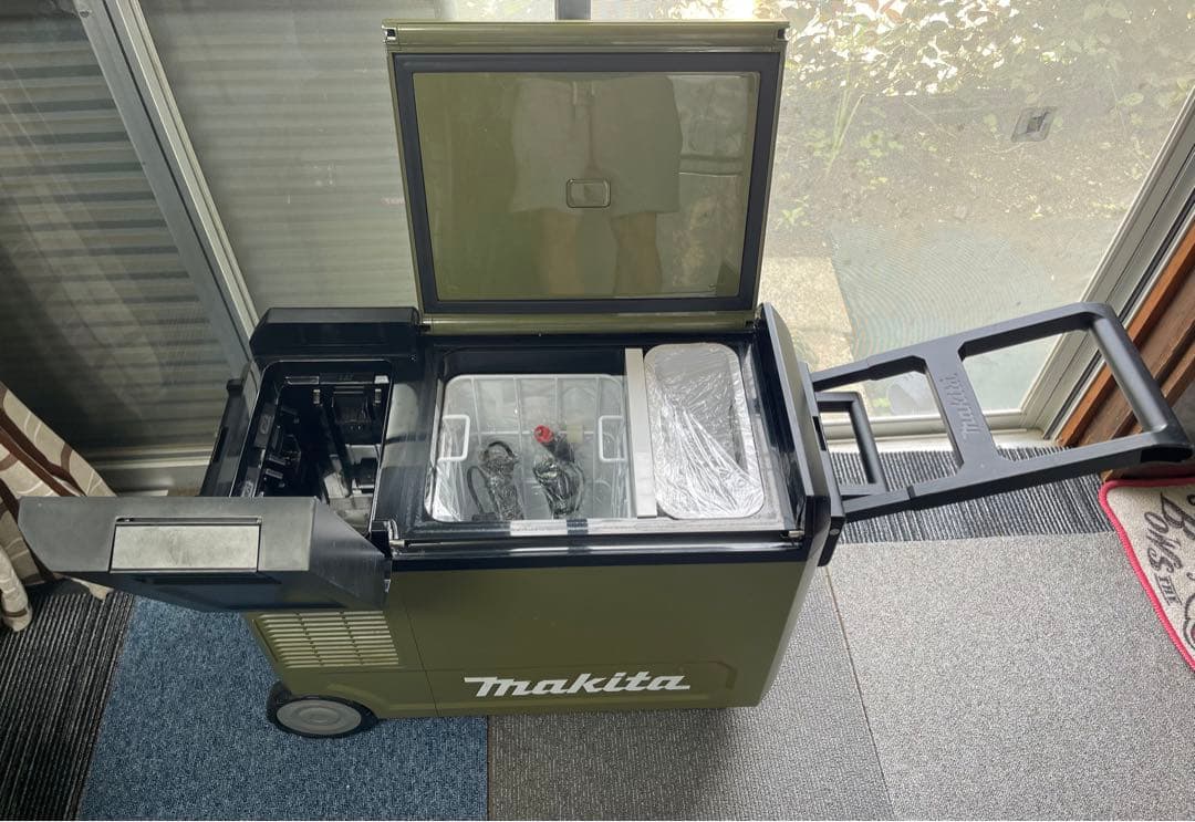 Makita 充電式保冷庫 CW004G 29L
