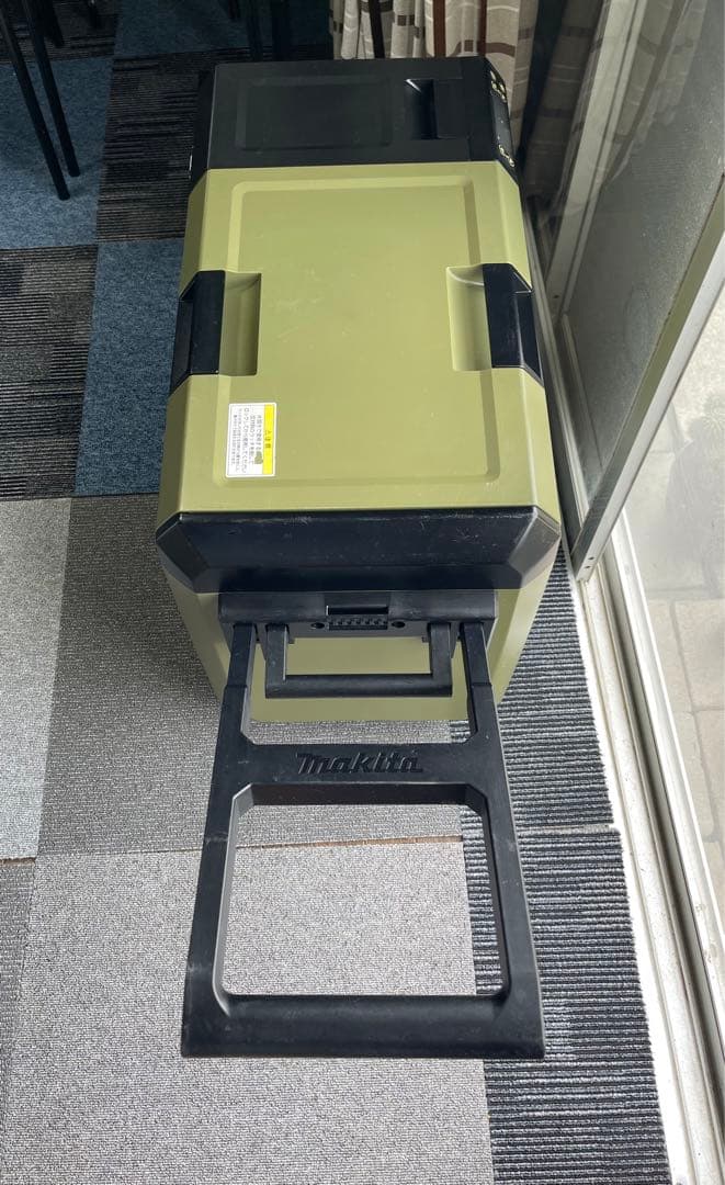 Makita 充電式保冷庫 CW004G 29L