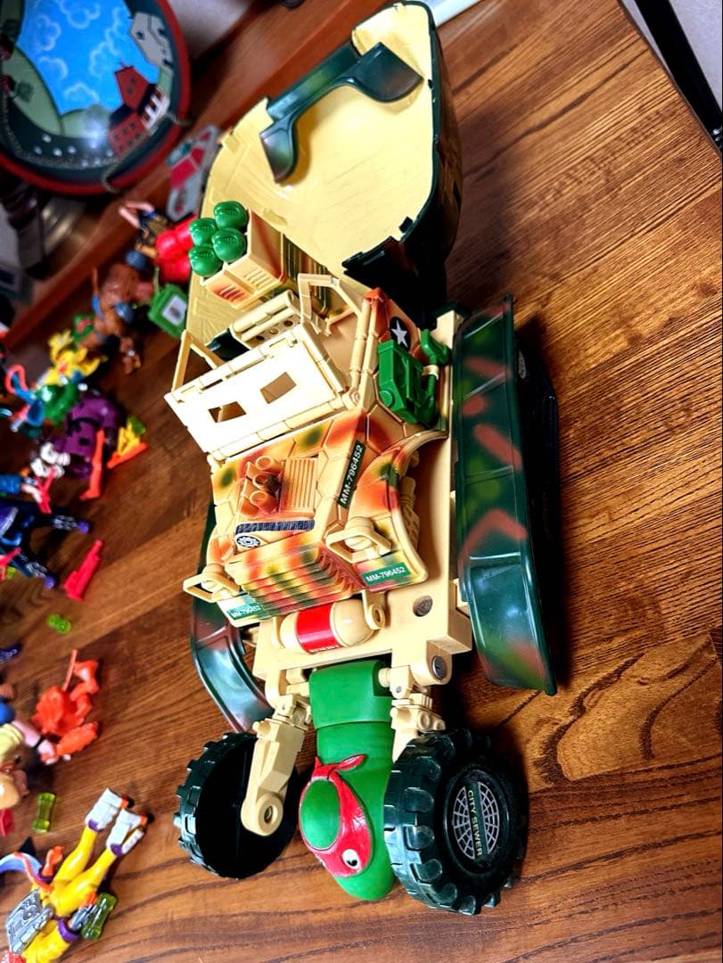 ミュータント・タートルズ フィギュアとビークルセット