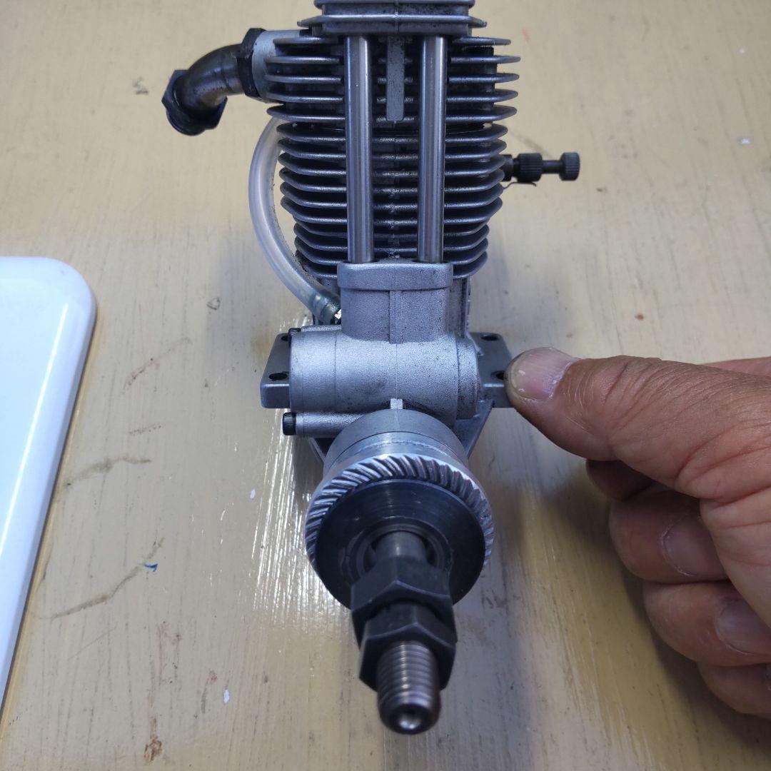 OS FSシリーズ 4ストロークエンジン91サーパス、燃料ポンプ付き