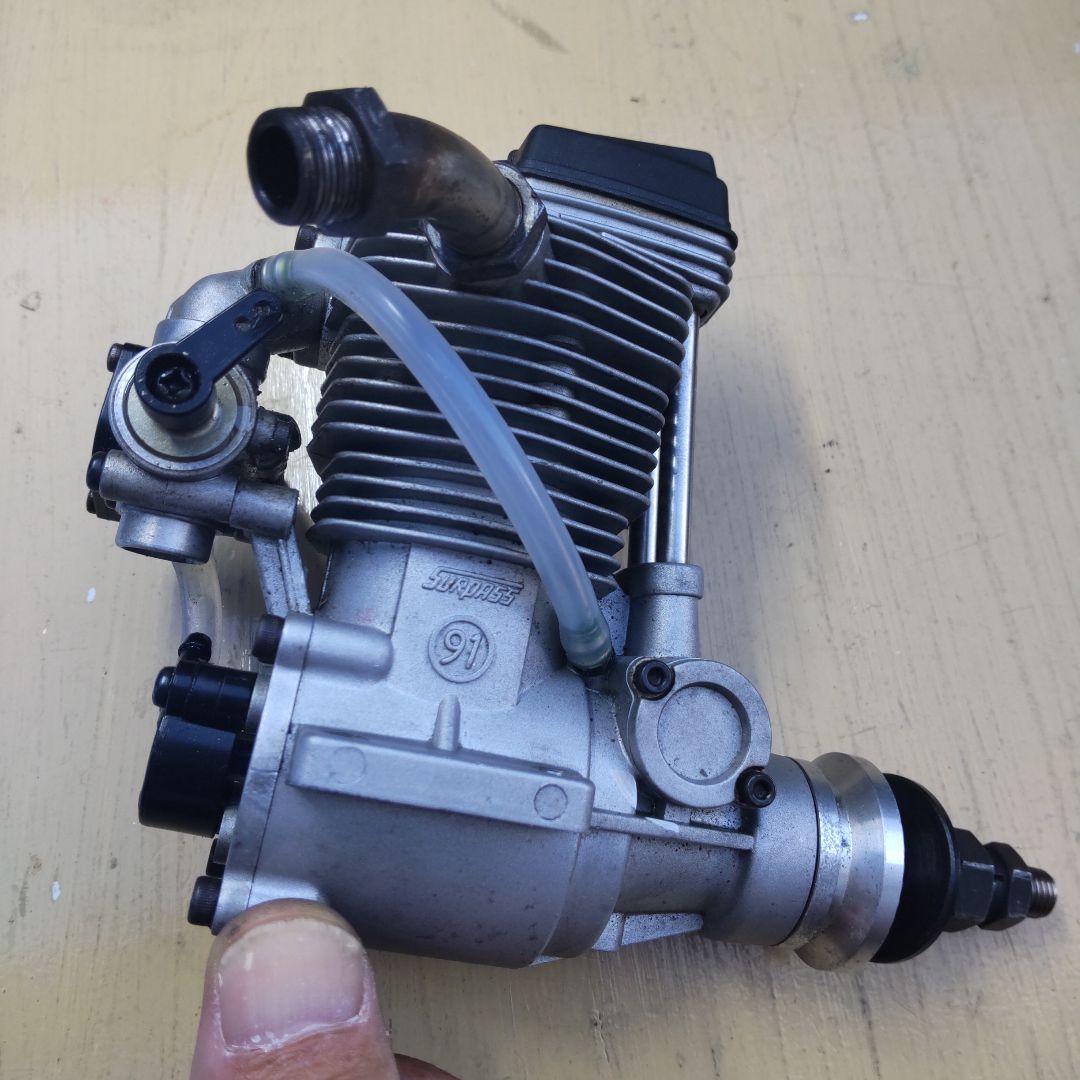 OS FSシリーズ 4ストロークエンジン91サーパス、燃料ポンプ付き