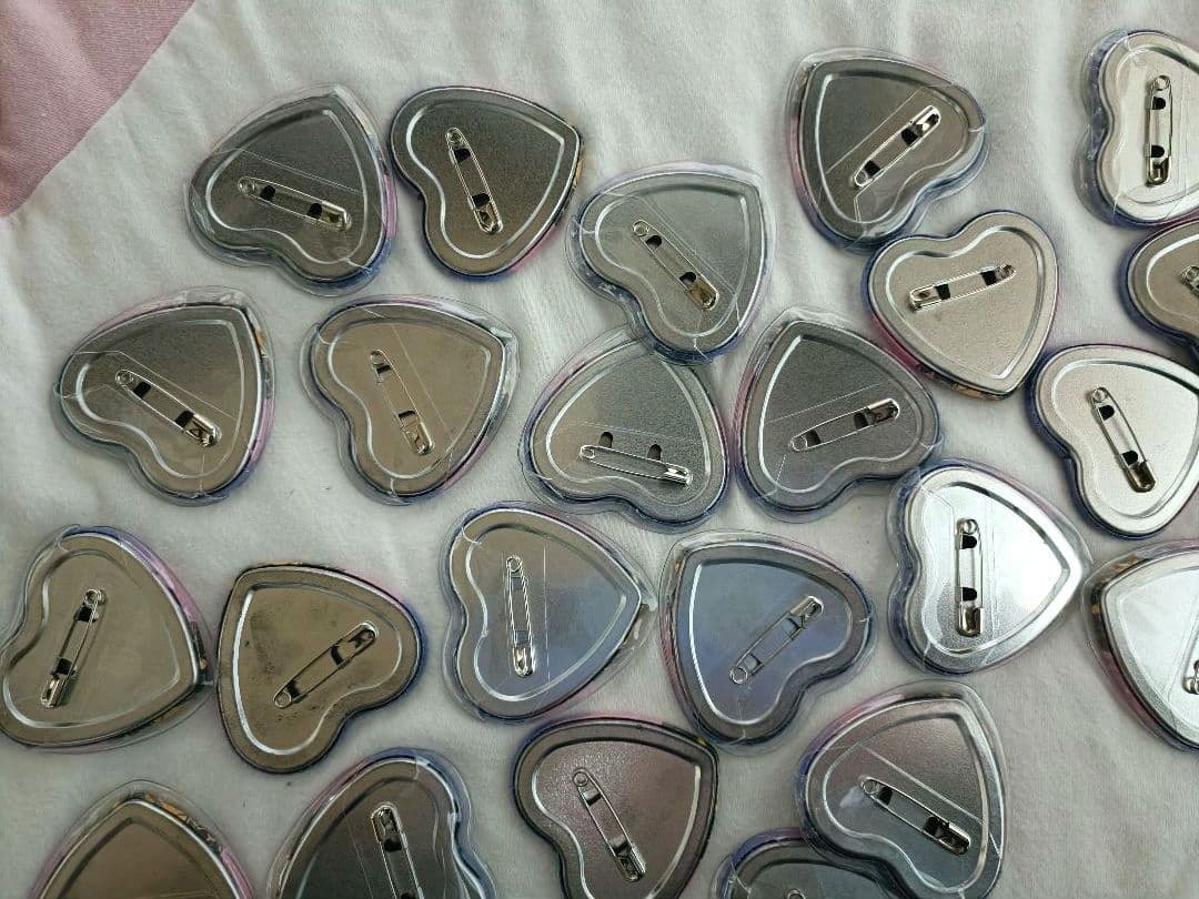 すとぷり　るぅと　ハートの缶バッチ　2023　ハロウィン　等身