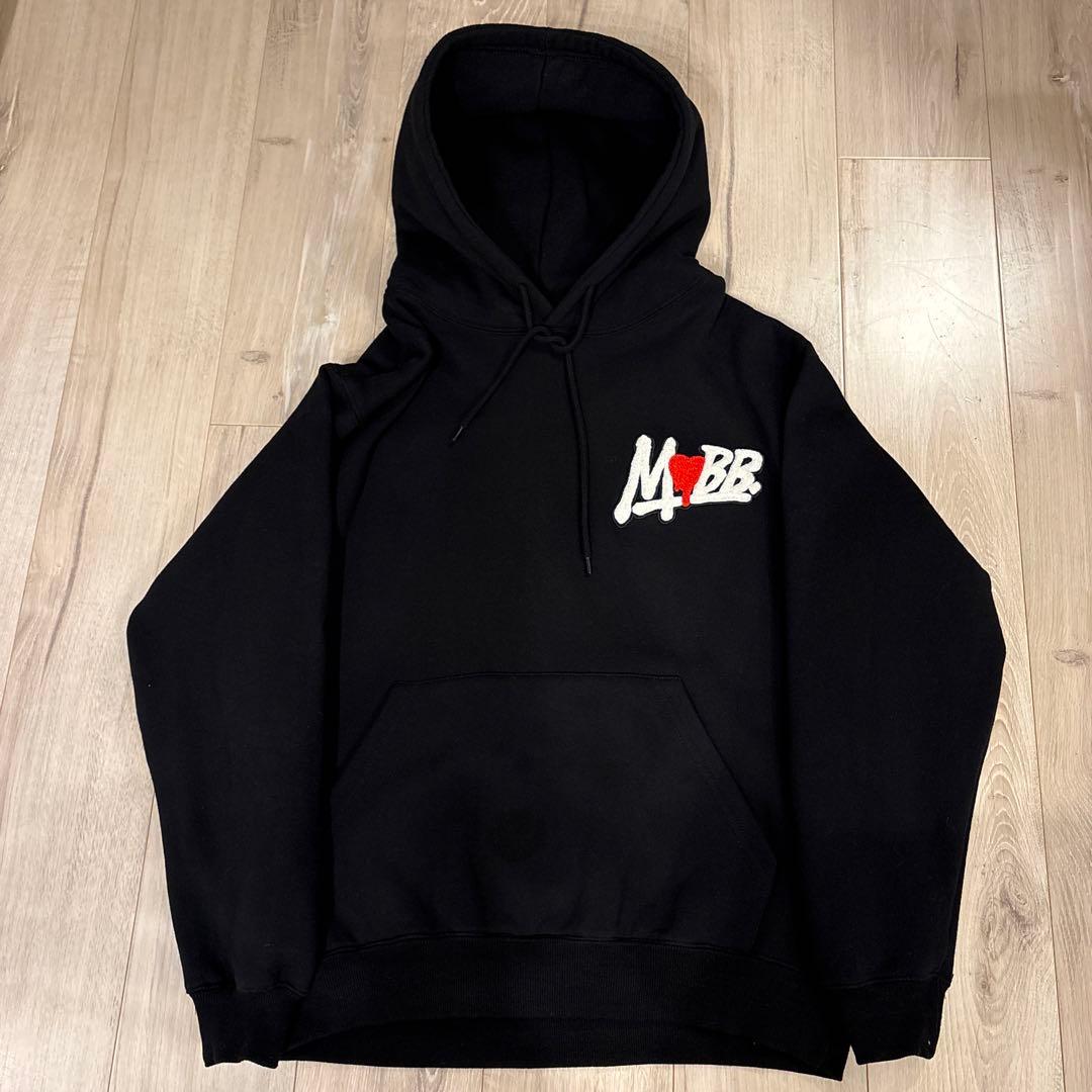 MOBB とハートの刺繍　ブラックフードパーカー（Mサイズ）