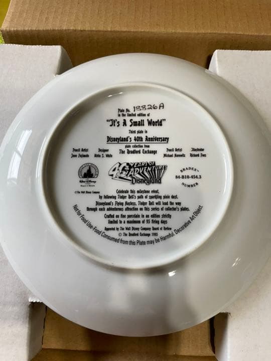 シリアルナンバー入りドナルド&デイジーのお皿