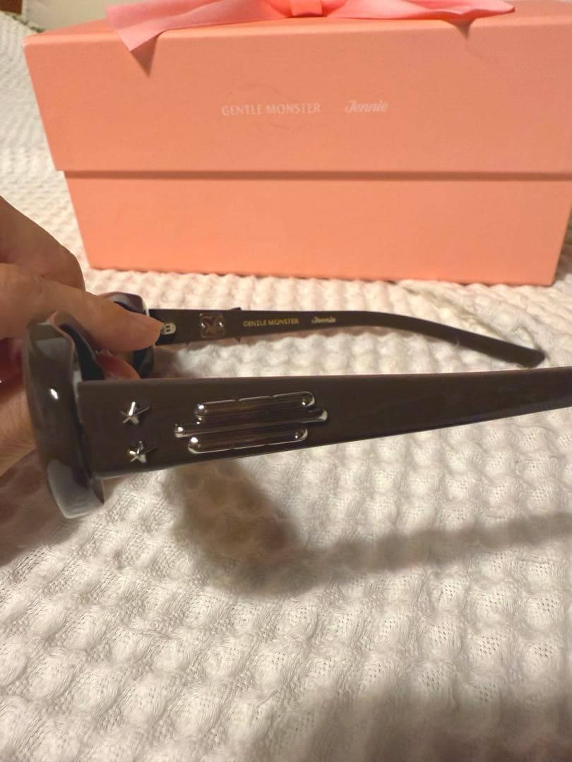 GENTLE MONSTER Jennieコラボ サングラスリボンチャーム付き