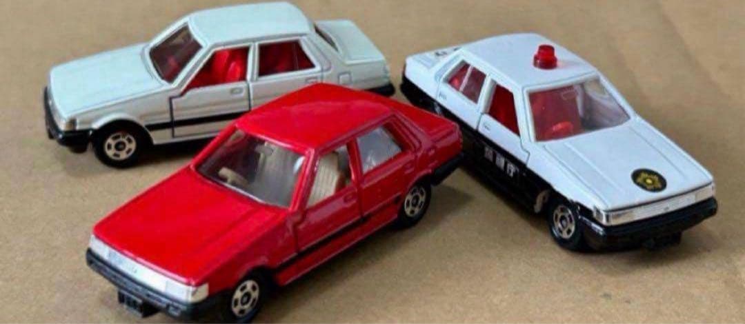 トミカ トヨタ カローラ 4ドアセダン 3 台セット