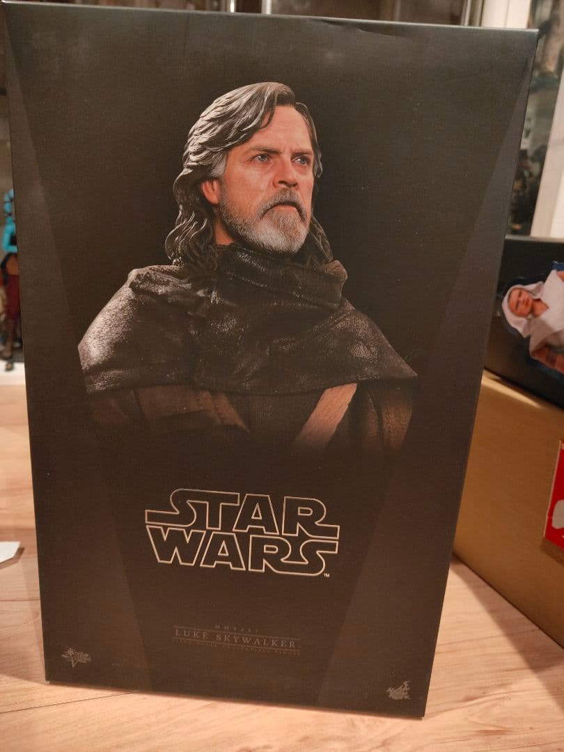スターウォーズ ルーク・スカイウォーカー フィギュア　ホットトイズ EP8