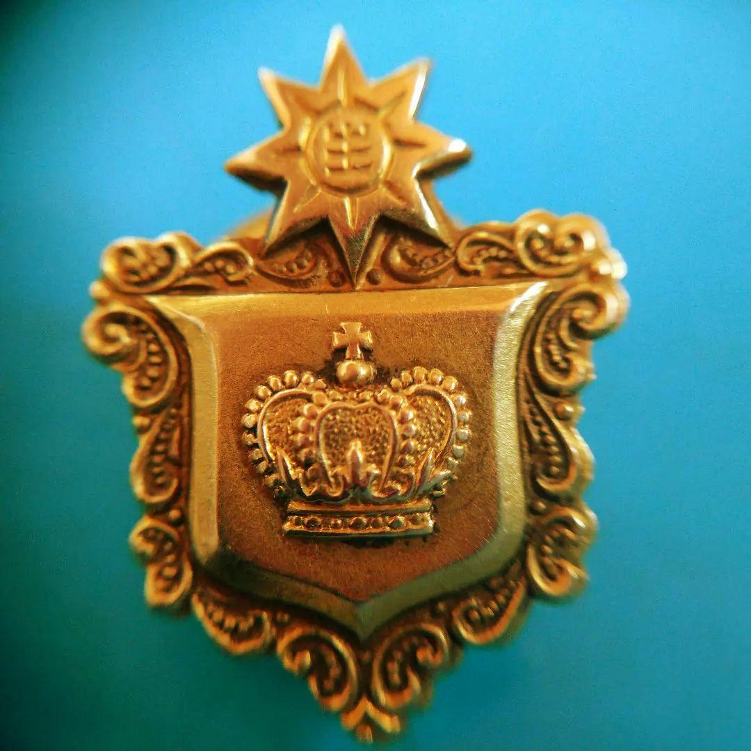 王冠と星のデザイン 襟章 K18 バッチ