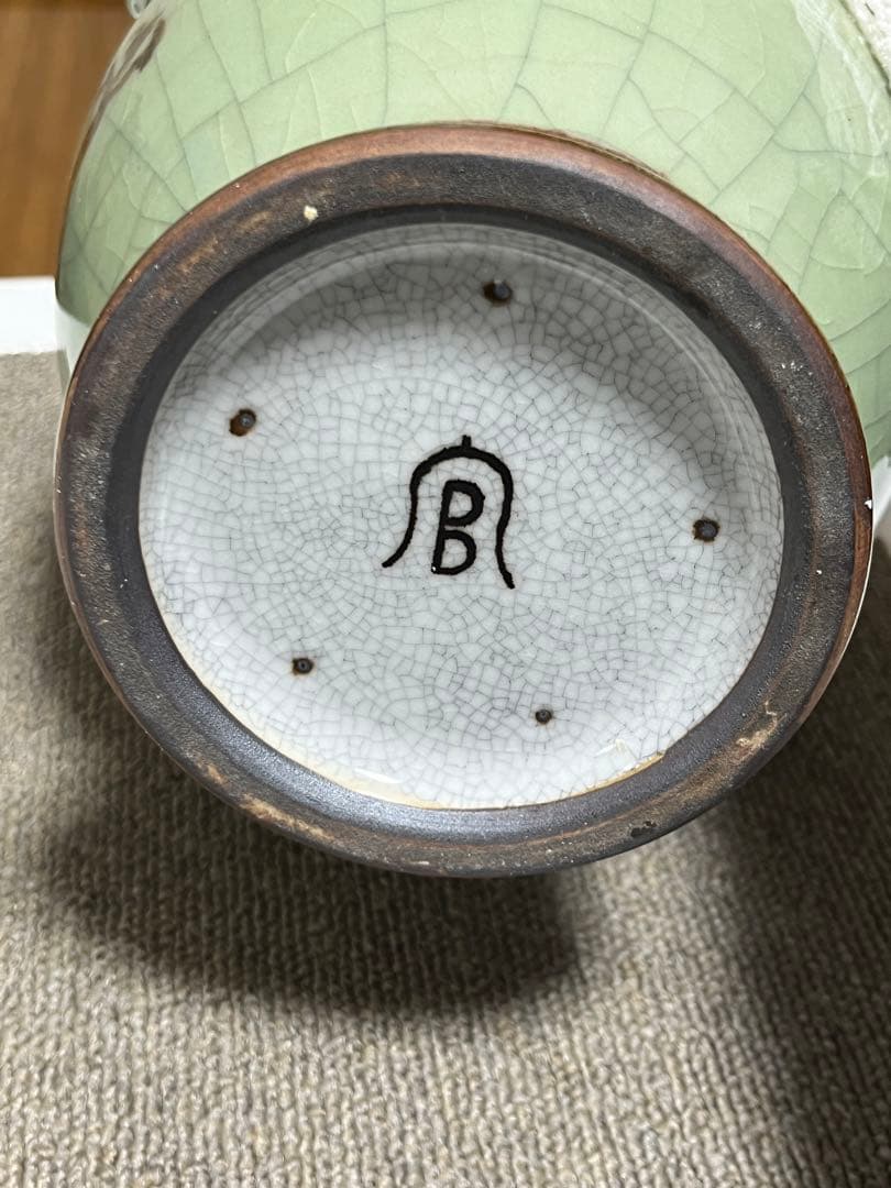 中国美術 龍泉窯 古典焼 官窯 希少 手描 雙耳 彫雲龍文壺 花器 唐物 骨董