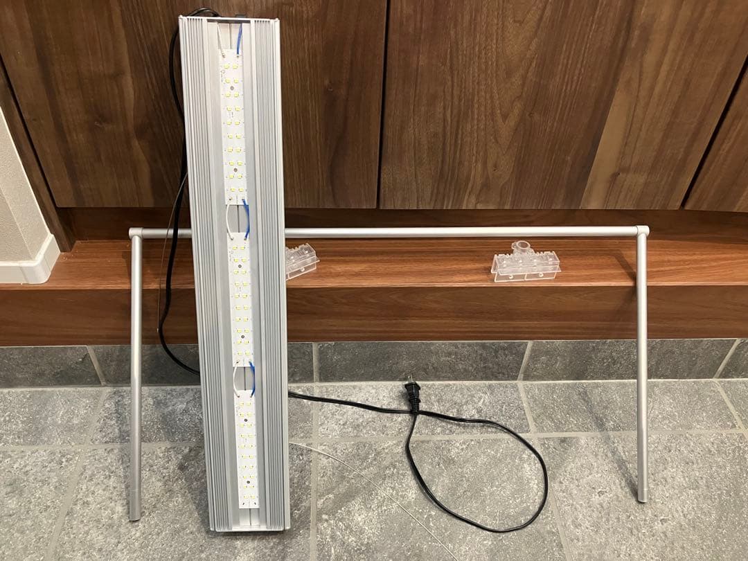 アクロ　ＴＲＩＡＮＧＬＥ　ＬＥＤ　ＶＩＶＩＤ６００吊り下げ用ライトスタンド付き