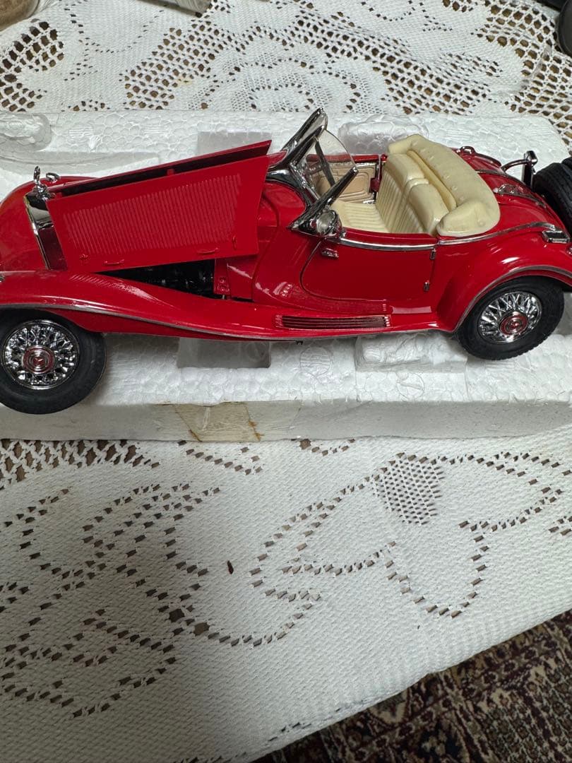 クラシックカー 赤 オープンカー ベンツ