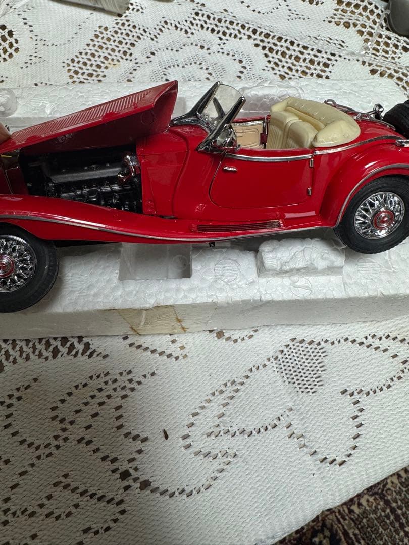 クラシックカー 赤 オープンカー ベンツ