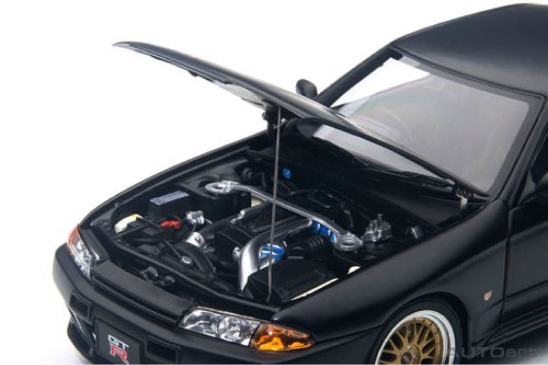 オートアート 1/18 GT-R R32 VスペックII マットブラック