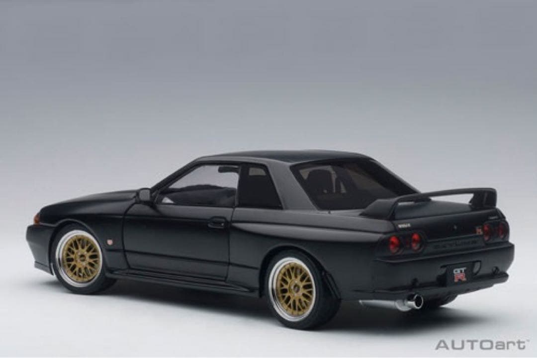 オートアート 1/18 GT-R R32 VスペックII マットブラック