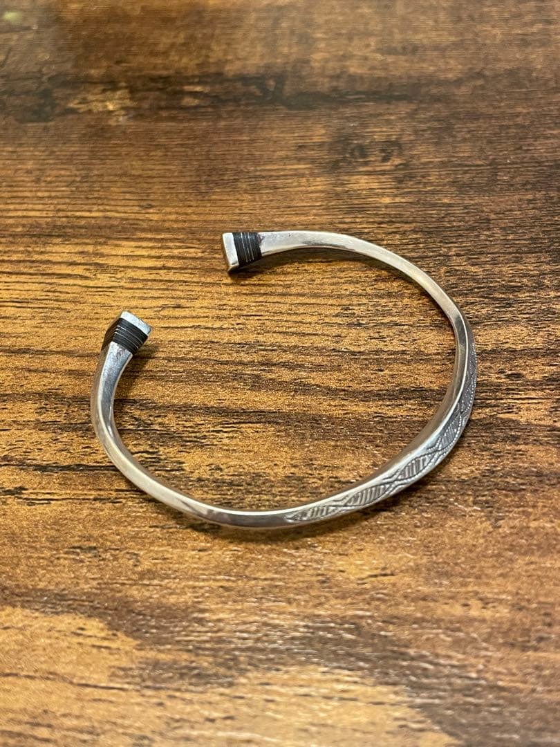 トゥアレグ　シルバー　バングル