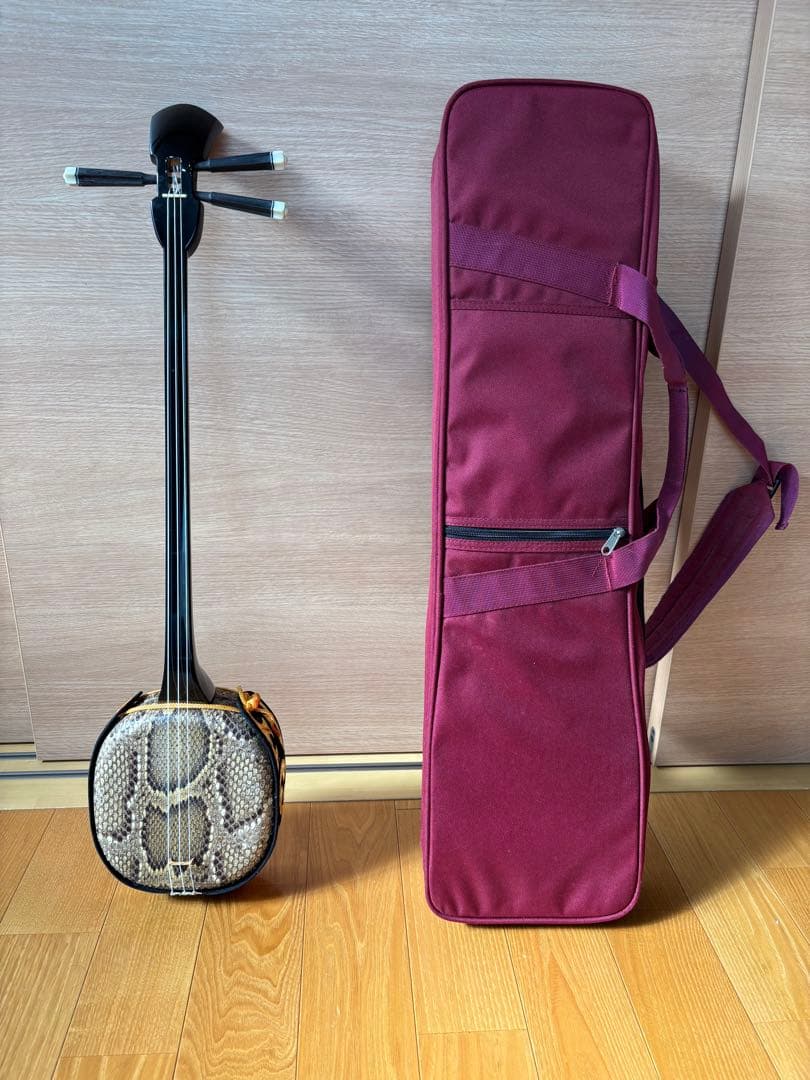 沖縄三線　ヘビ柄 ソフトケース付き