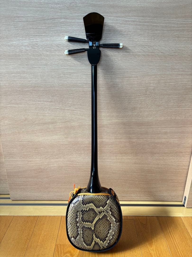 沖縄三線　ヘビ柄 ソフトケース付き