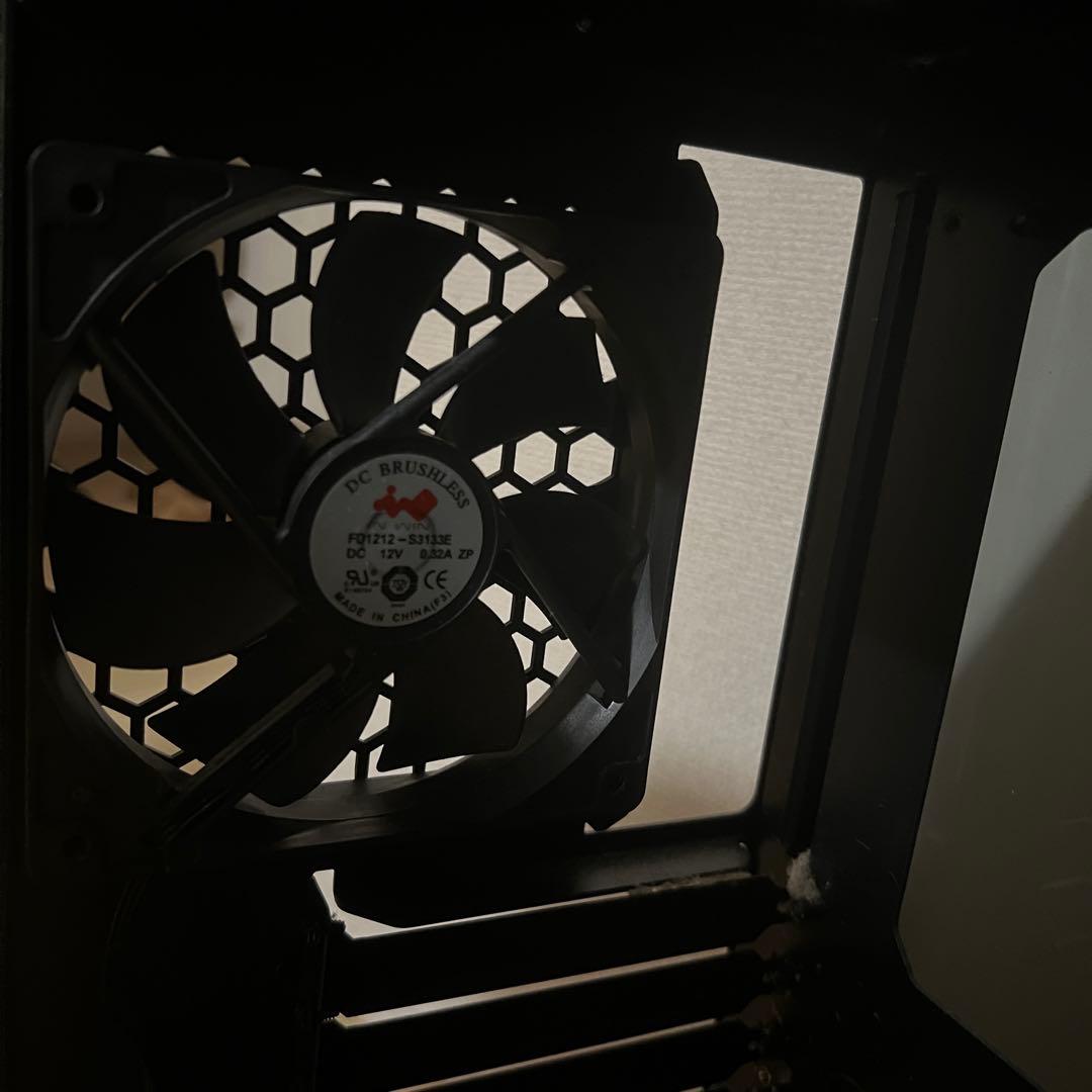 IN WIN ミドルタワー　ブラックガラスPCケース