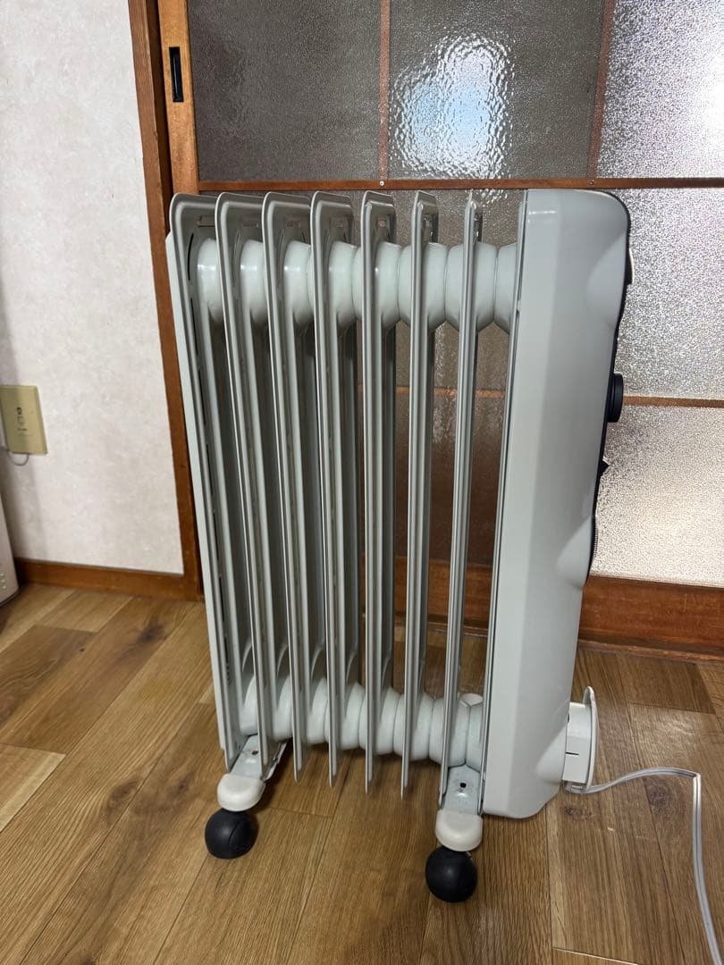 【美品】De'Longhi デロンギ オイルヒーター HJ0812-BK