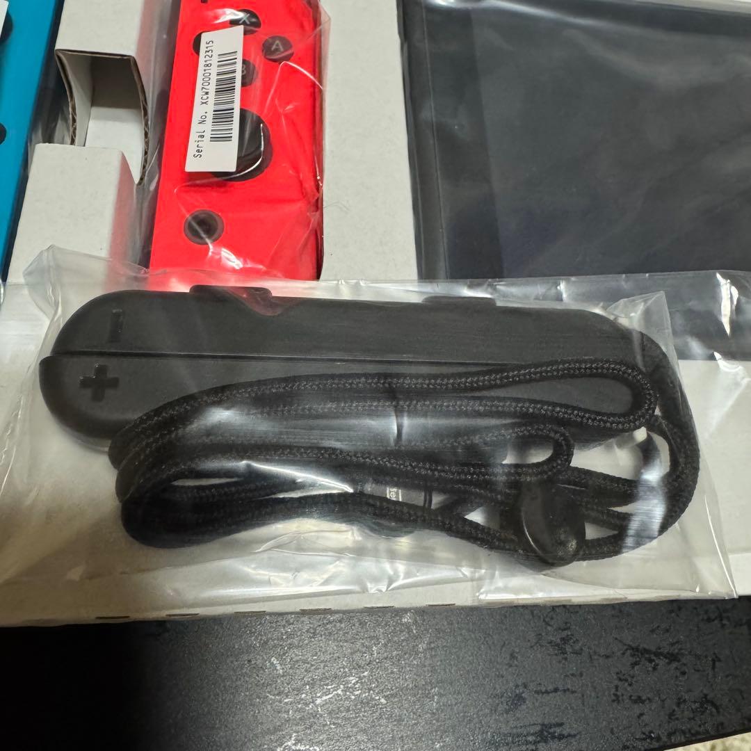 美*様 i*u様 【美品】Nintendo Switch 本体 青/赤 Joy-