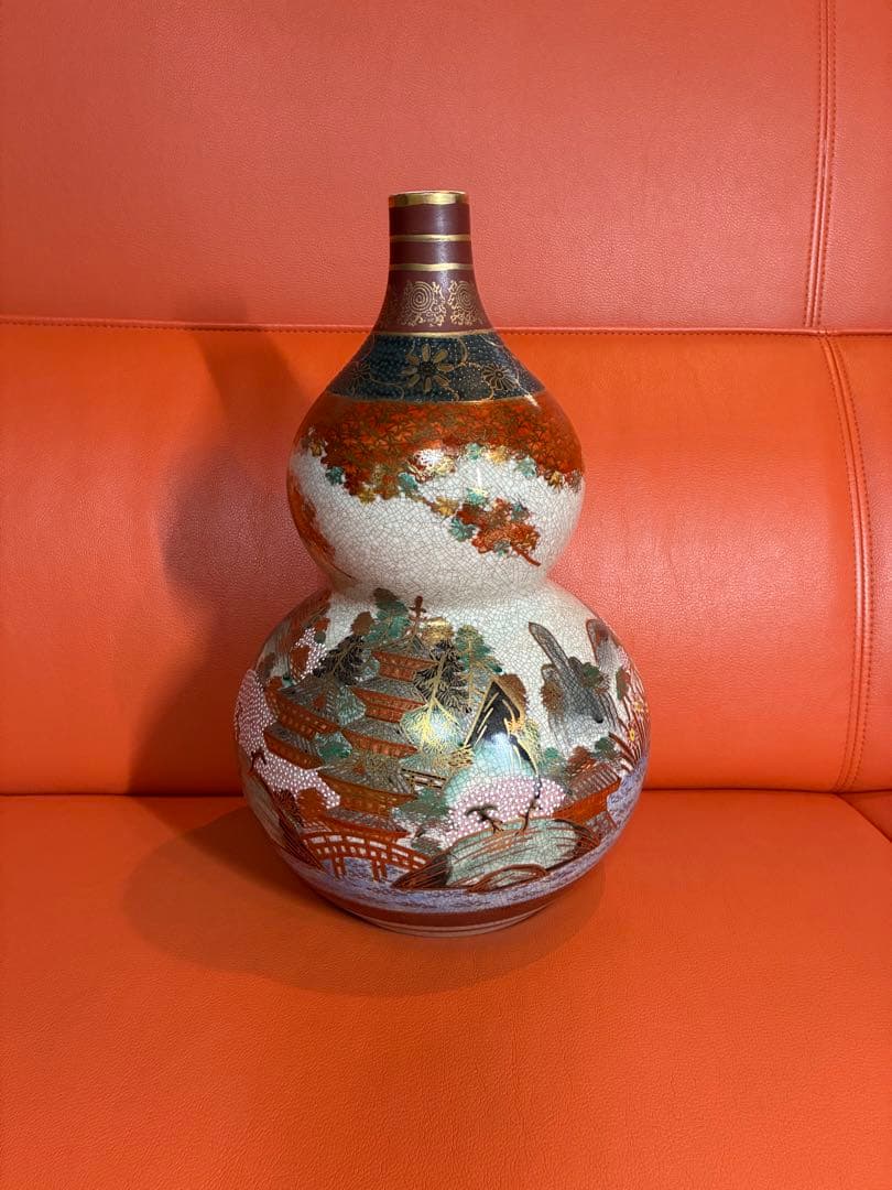 かなり魅力ある一品だと思います。 約80年前の九谷焼　壺