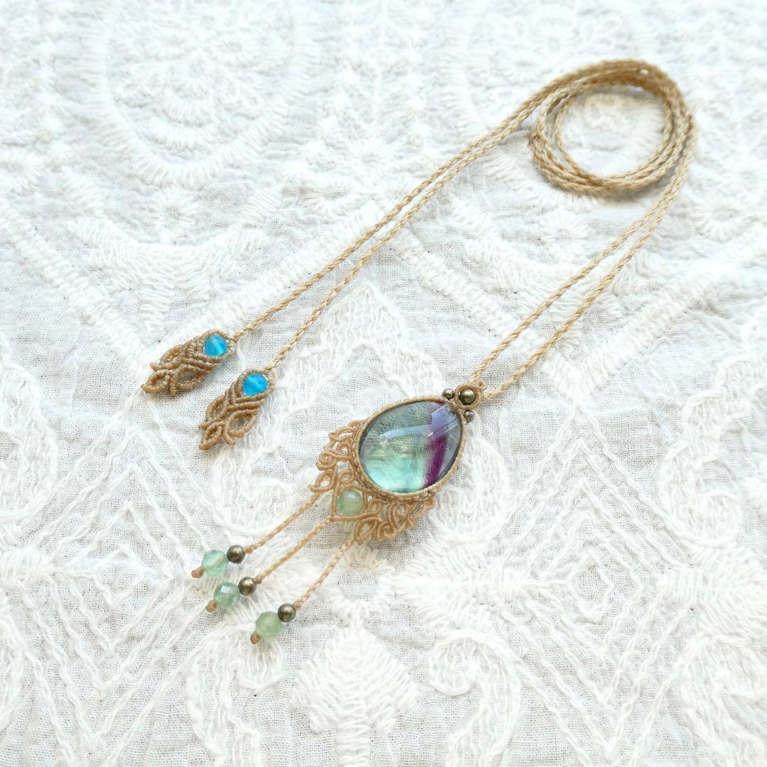 フローライトのマクラメネックレス