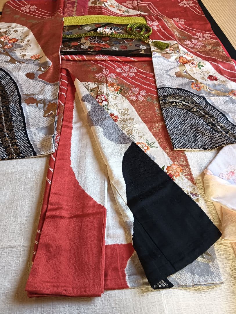 王道の古典色柄　振袖フルセット　朱赤　絞り　金彩　刺繍　美品　丈160 裄66