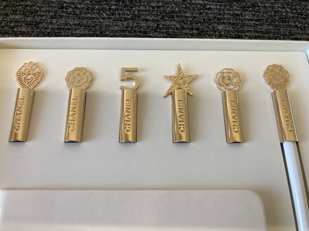 CHANEL メモ帳とメタリック色鉛筆セットとメタリッククレヨン、鉛筆セット