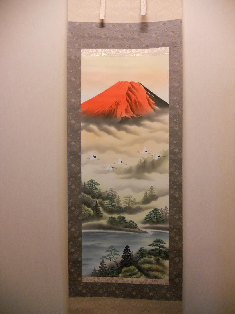 掛け軸 石田雪外 赤富士飛鶴 絹本 希少 軸装 茶道具 掛軸 美品 です。