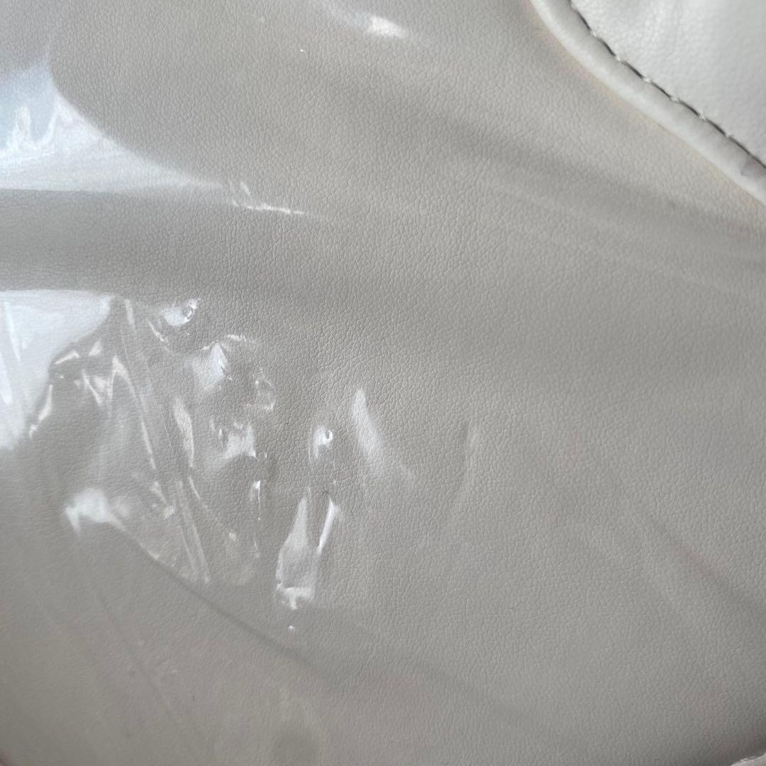 バッグ Treat Urself original leather heart bag.