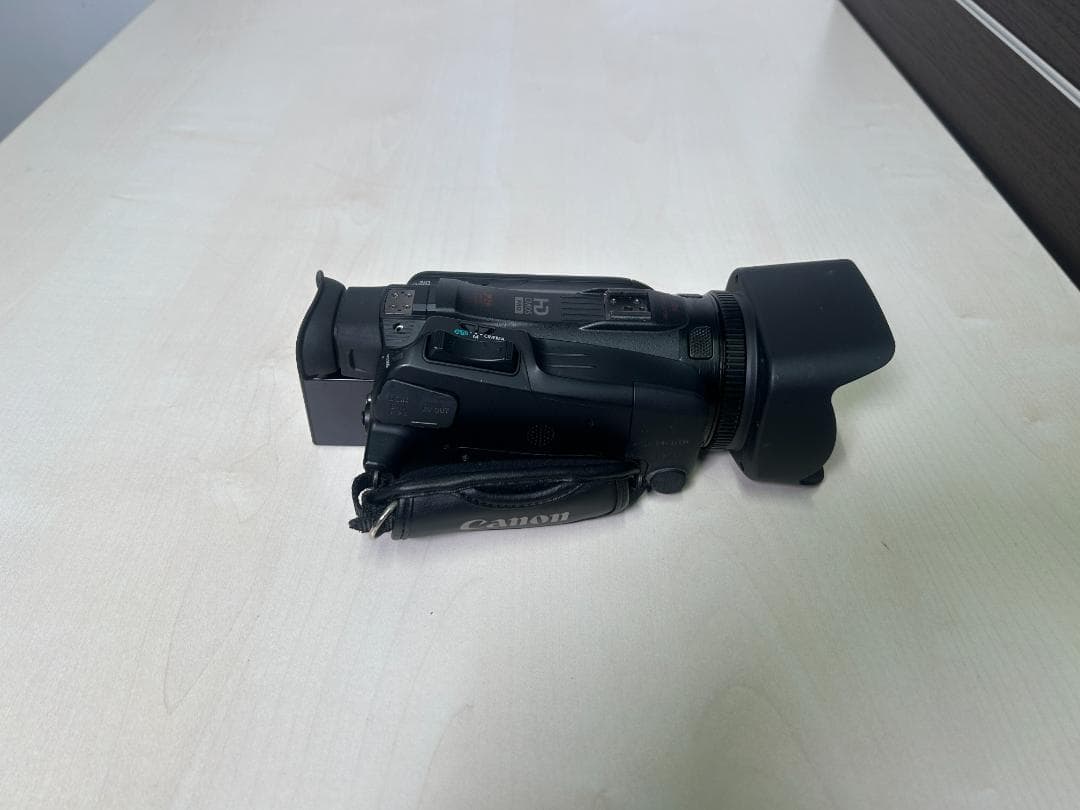 Canon XA25 業務用ビデオカメラ ハンドル,バッテリーチャージャー付き