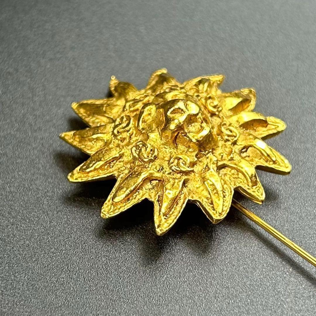 【シャネル】極美品　ライオン＆太陽モチーフ ピンブローチ　ゴールド　箱付き