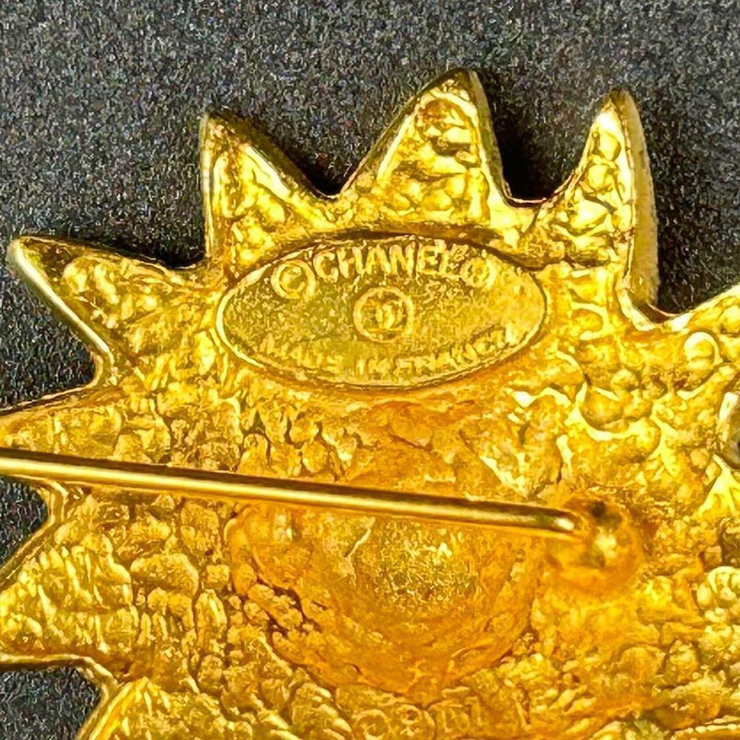 【シャネル】極美品　ライオン＆太陽モチーフ ピンブローチ　ゴールド　箱付き