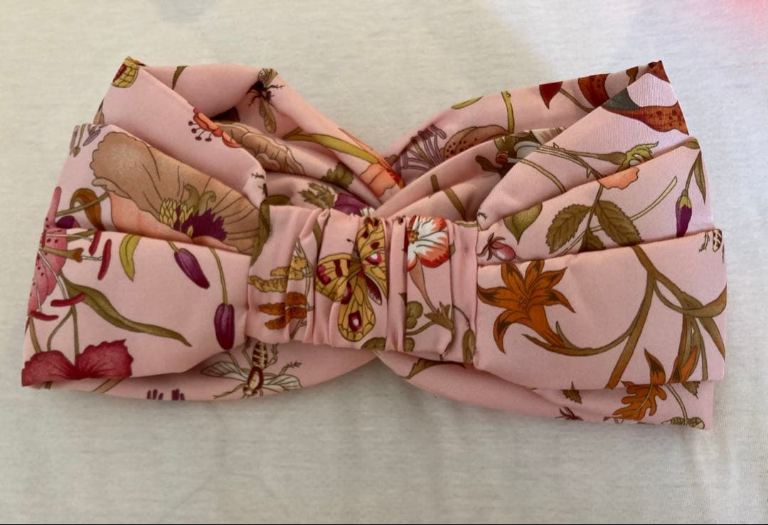 GUCCI フラワープリント ヘアバンド