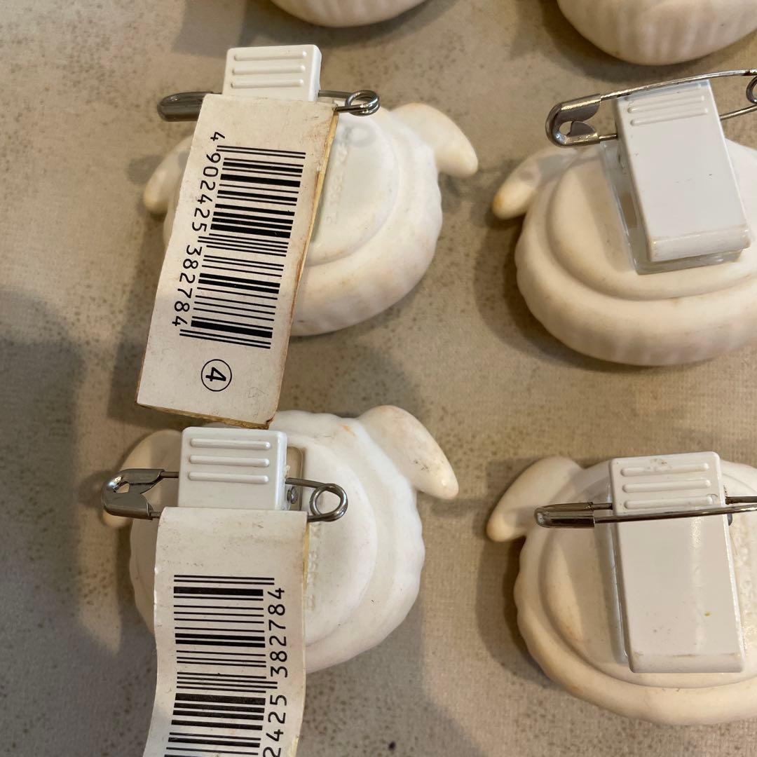 レア品　クレヨンしんちゃん　野原シロ　フィギュア　ピンバッジ