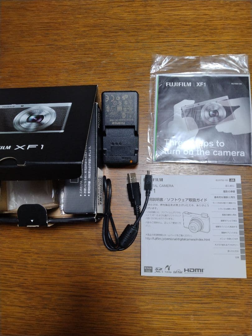 【箱あり】FUJIFILM XF1 富士フィルムコンパクトデジタルカメラ　黒