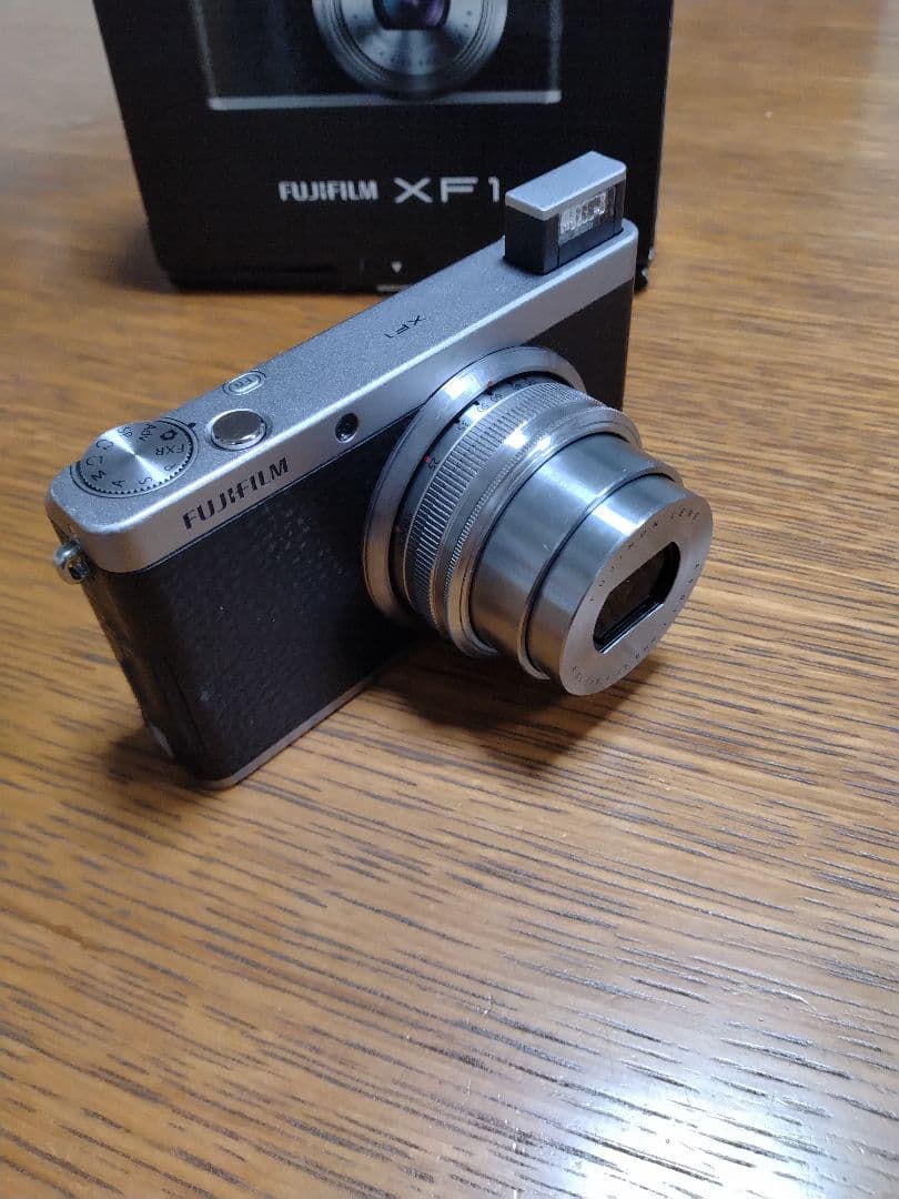 【箱あり】FUJIFILM XF1 富士フィルムコンパクトデジタルカメラ　黒