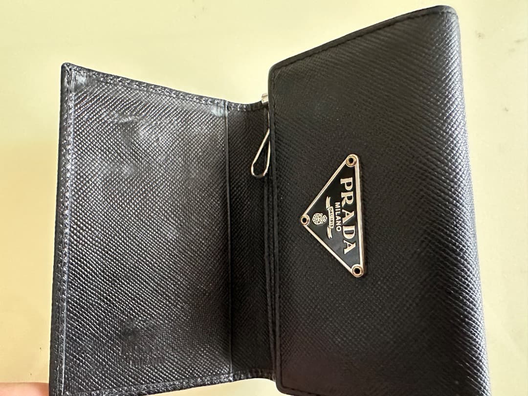 美品　プラダ　PRADA サフィアーノレザー ブラックキーケース