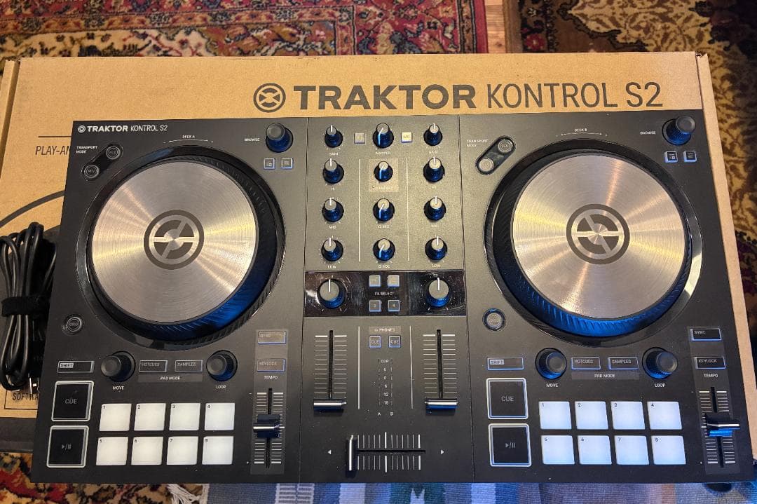 TRAKTOR KONTROL S2 MK3 DJコントローラー