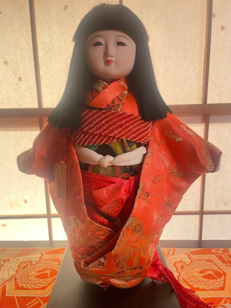 レトロ伝統的な可愛い女の子　市松人形 オレンジ着物 黒髪ガラスケース入り