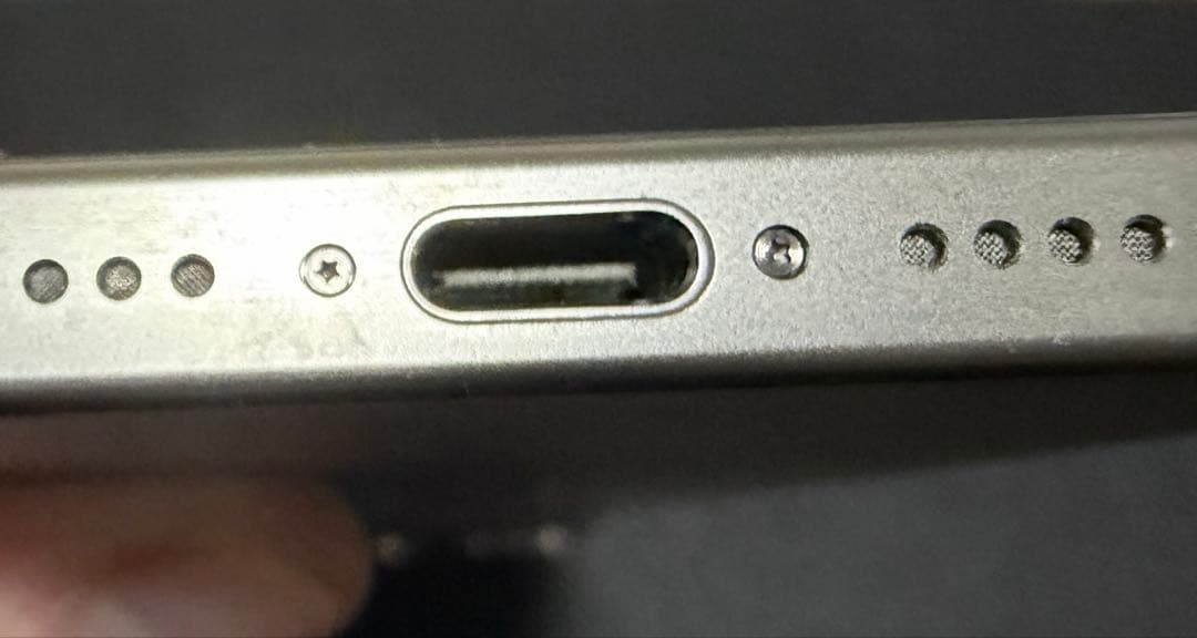 iPhone15pro max ジャンク（有線充電不可）