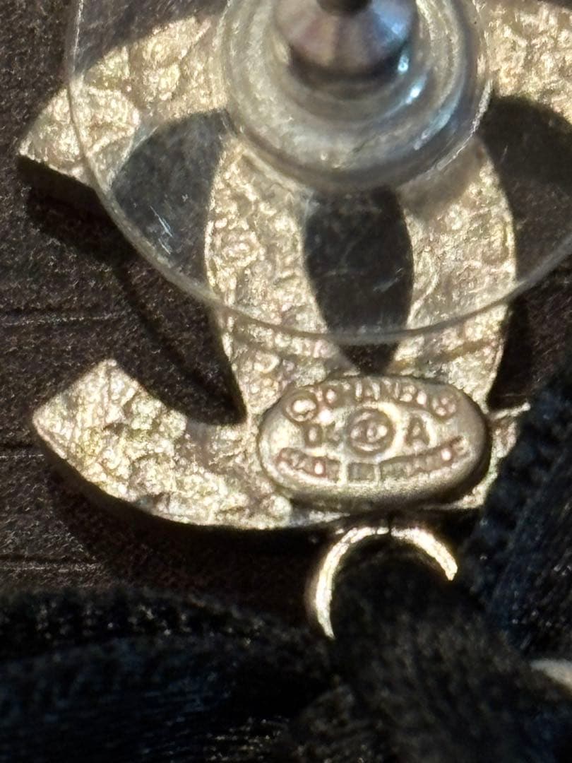 CHANEL パール型ピアス CCロゴ付き