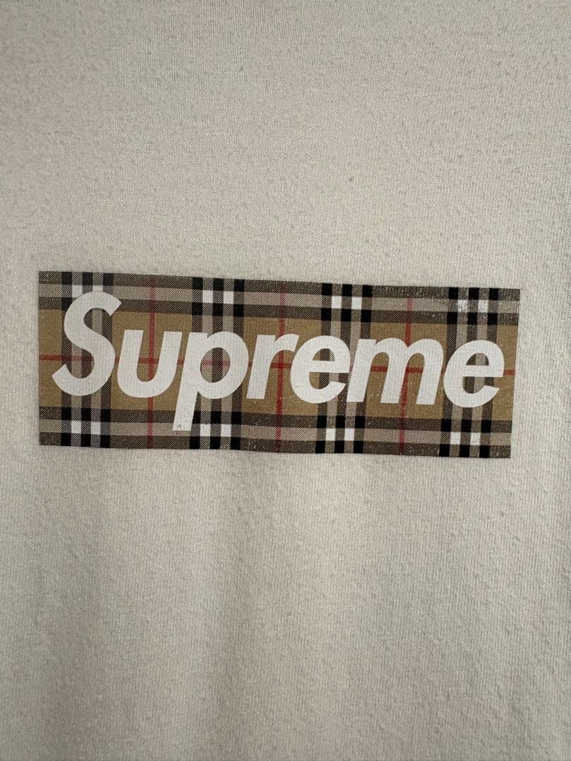 Burberry × supreme tシャツ