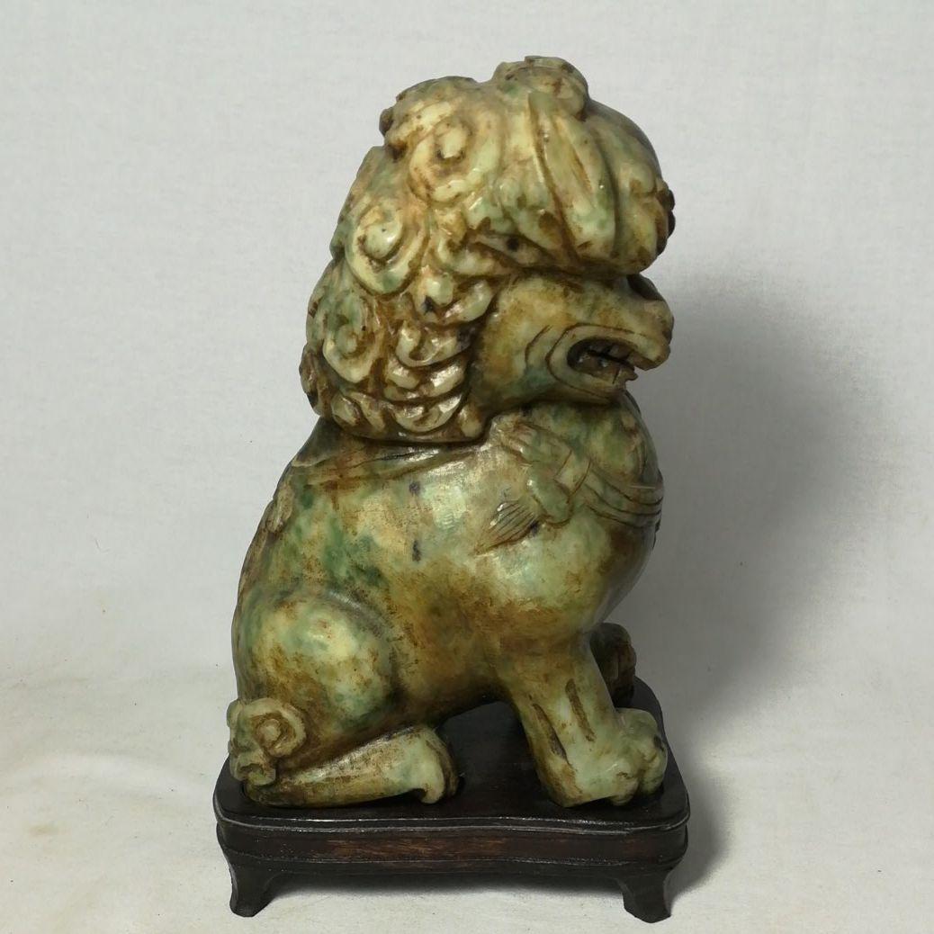 時代　中国美術　翡翠　和田　碧玉　古玉　雕刻　獅子　一対　台座付