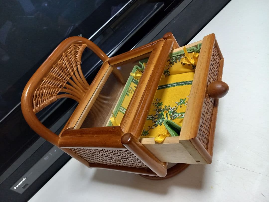 非売品　メナード　ノベルティ　ラタン　ガラス　ディスプレイ　ケース　美品