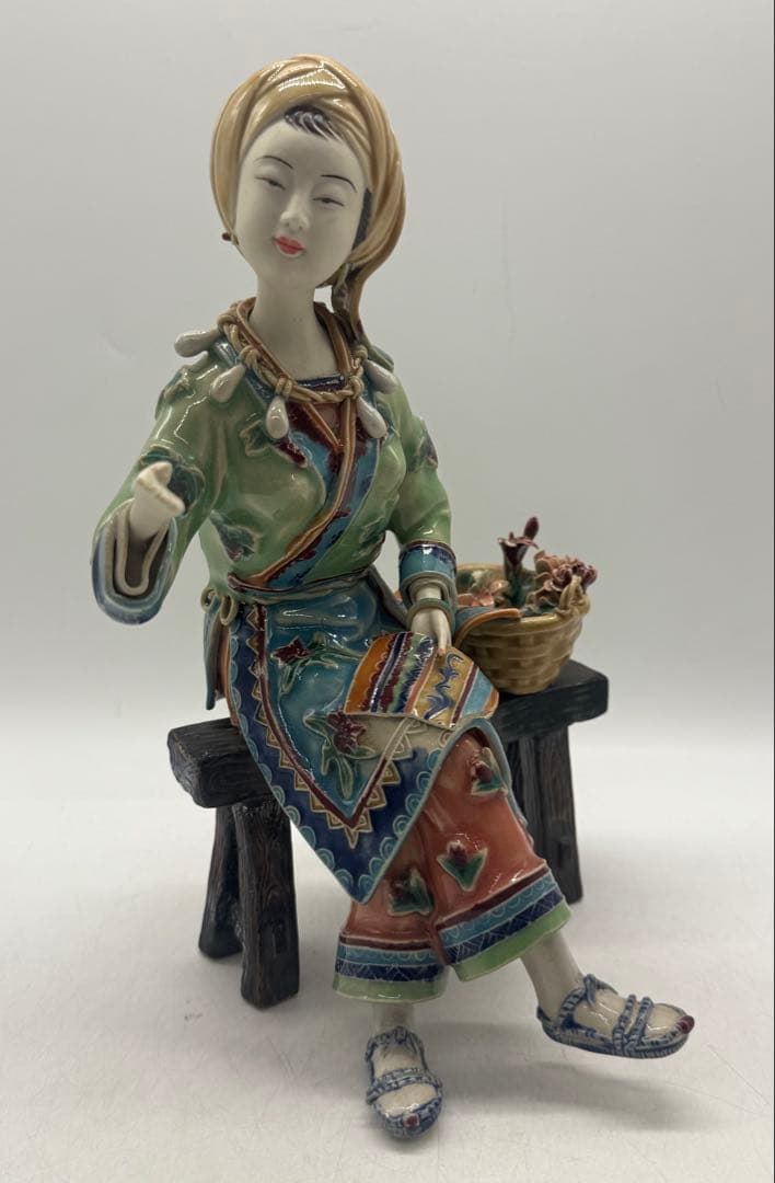 中国　林乃河作　苗家錦綉　陶器　石湾窯人物　送料込み251114