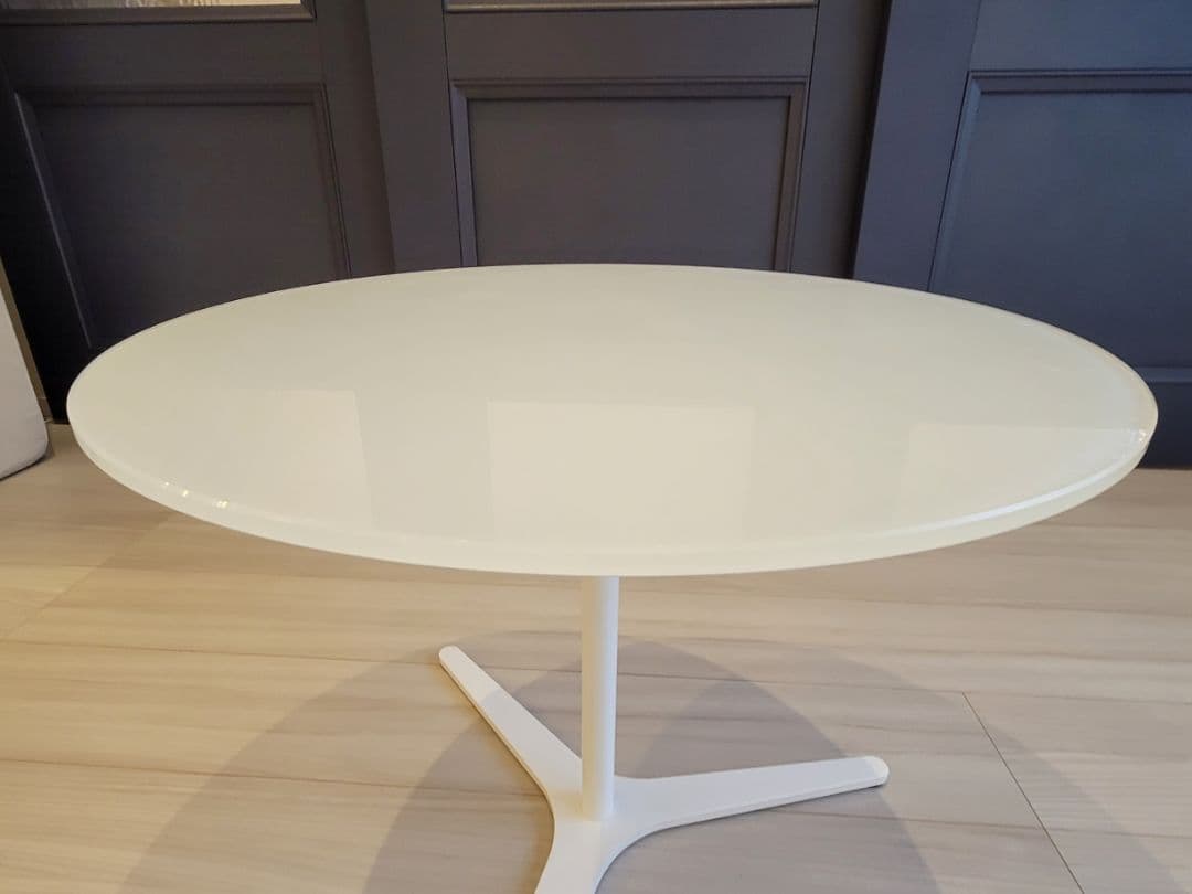 ホワイト円形ガラステーブル 三脚式 展示品 Q-2501IN40