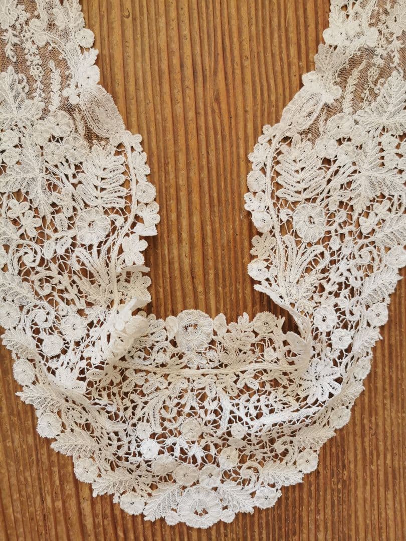 アンティークブリュッセル デュセス＆ポワンドガーズレース付け襟 三つ葉と小花と葉