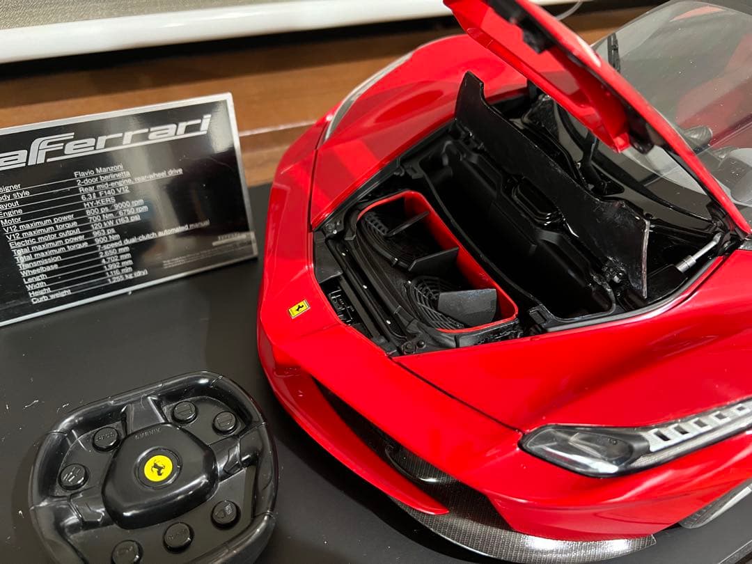 アシェットLaFerrari 1/8スケールモデル 赤